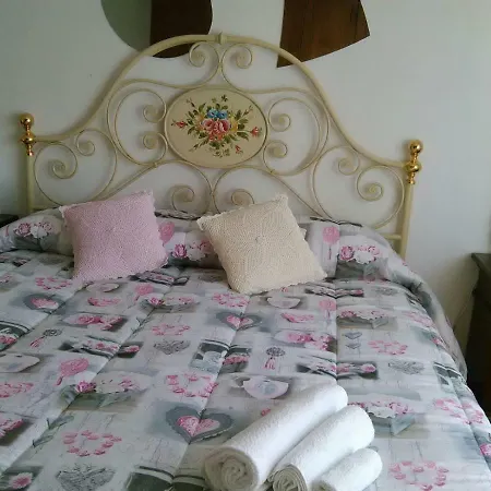 Tisoi Bed and Breakfast *